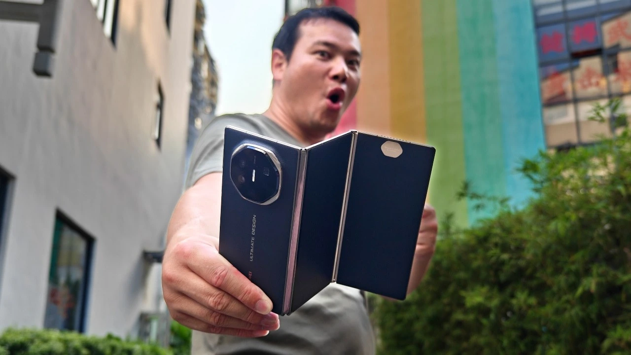 Huawei Unveils Trifold Phone